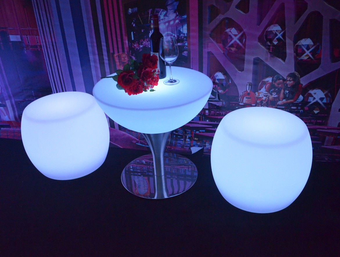 Lighting-Up-Color-Changing-Waterproof-Furniture-Chairs